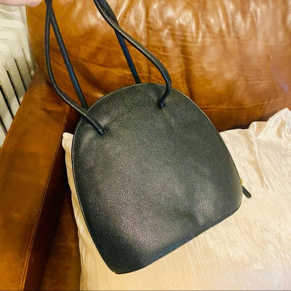 Vintage Chanel Egg Shaped bag - Picture 2 of 12